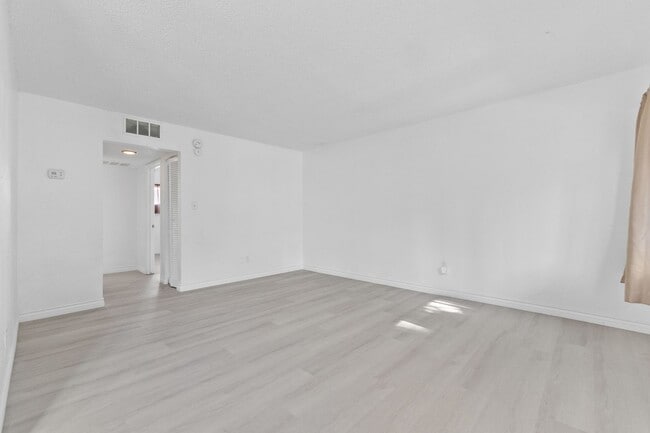 Building Photo - Welcome to this modern, remodeled condo!
