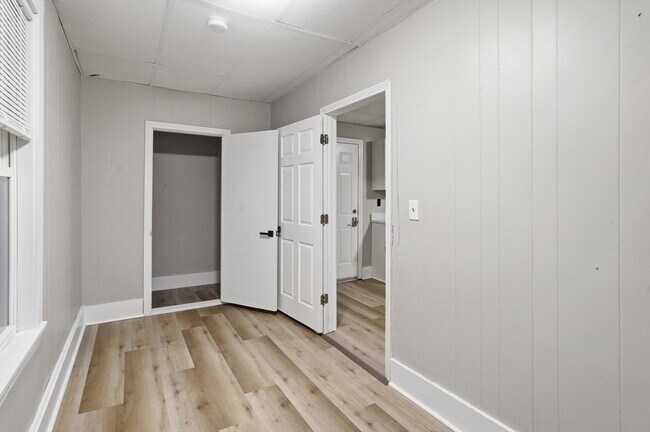 Building Photo - 168 Lunenburg St