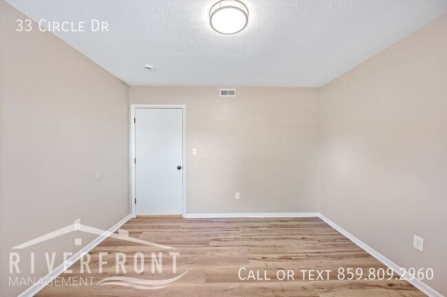 Building Photo - 33 Circle Dr