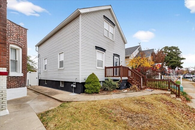 Building Photo - 5153 Cologne Ave