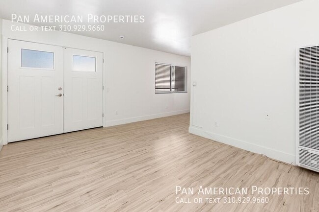 Building Photo - 5136 E Livingston Dr