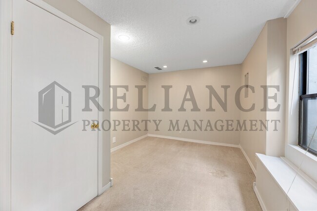 Building Photo - 6534 E 39th Ct N