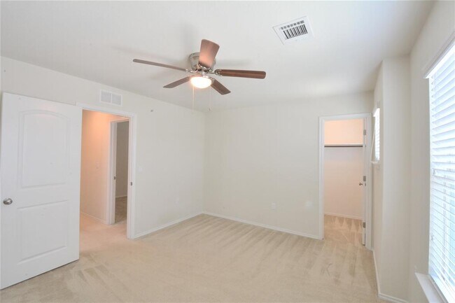 Building Photo - 13915 Osmarea Dr