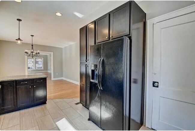 Building Photo - 4039 Central Ave