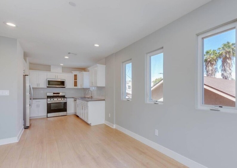 Building Photo - 429 1/2 Heliotrope Dr