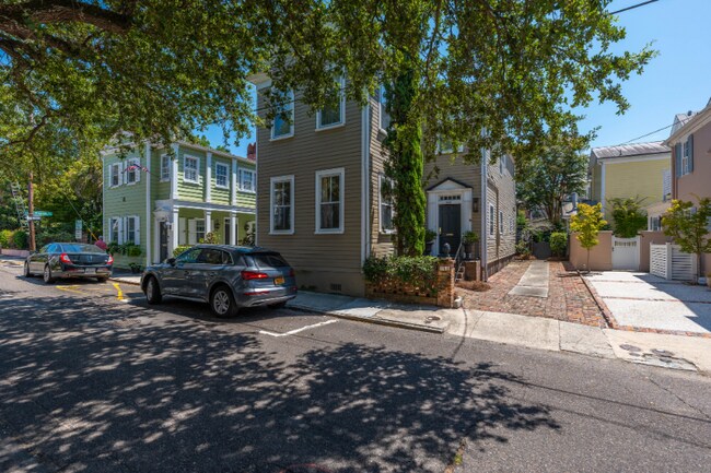 Building Photo - 151 Tradd St