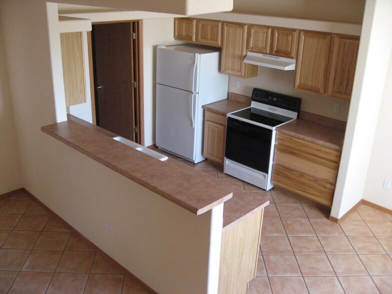 Building Photo - 2355 Saturn Cir