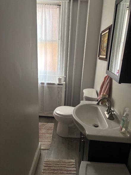 Building Photo - 10 S Main Ave