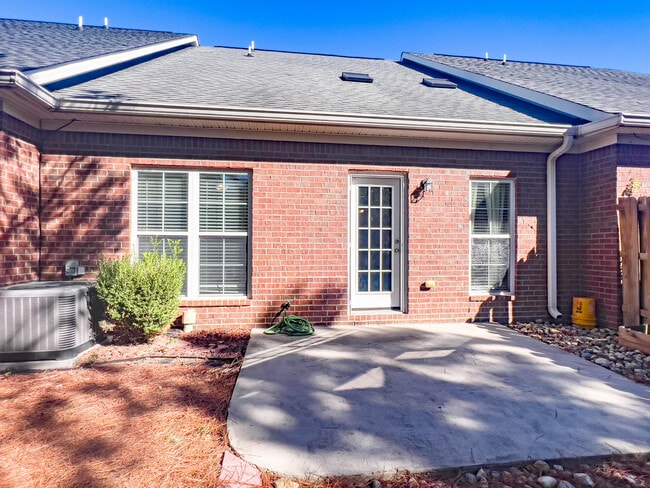 Building Photo - 843 Landing Dr