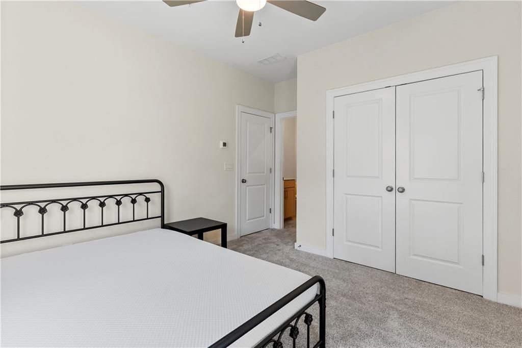 Building Photo - 2076 Holtz Ln