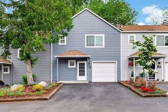 Building Photo - Great Location! 2 bedroom, 2.5 Bathroom Townhouse in Orchard Hills!!