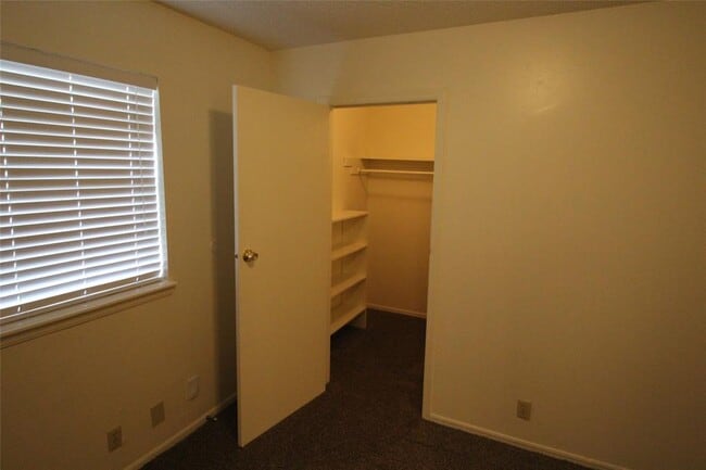 Building Photo - 114 NE 12th St