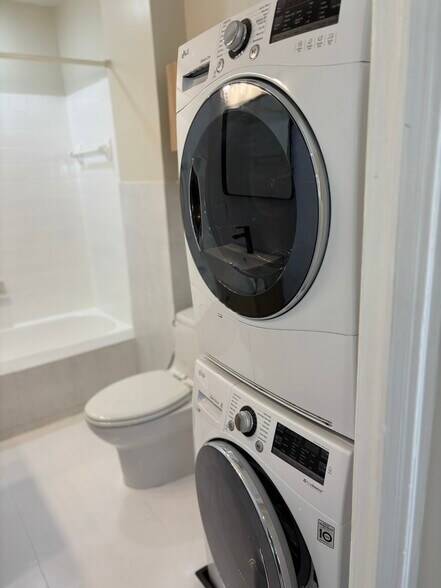 LG washer and dryer - 1514 31st St NW