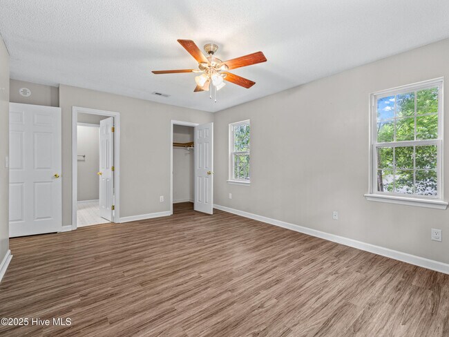 Building Photo - 882 Pine Valley Rd