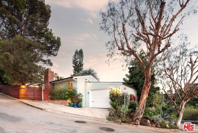 Building Photo - 6464 Bryn Mawr Dr