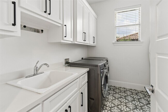 Building Photo - 10215 Blackenhurst Ln