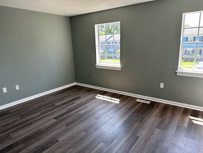 Building Photo - Renovated 2 Bedroom Townhouse East Henrico Area