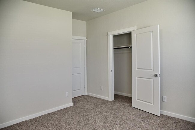 Building Photo - 358 Shoreview Dr