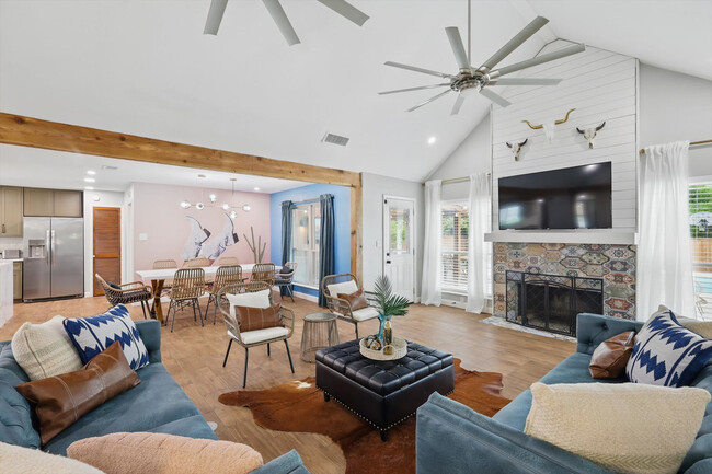 Building Photo - 6333 Tosca Dr