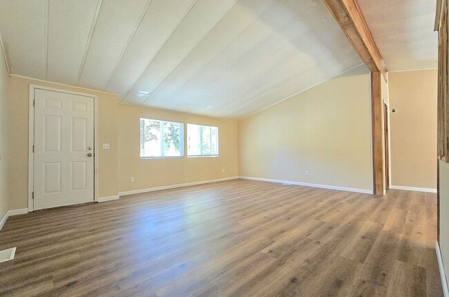 Building Photo - 3 Bedroom Home in Marysville  Pet Friendly...