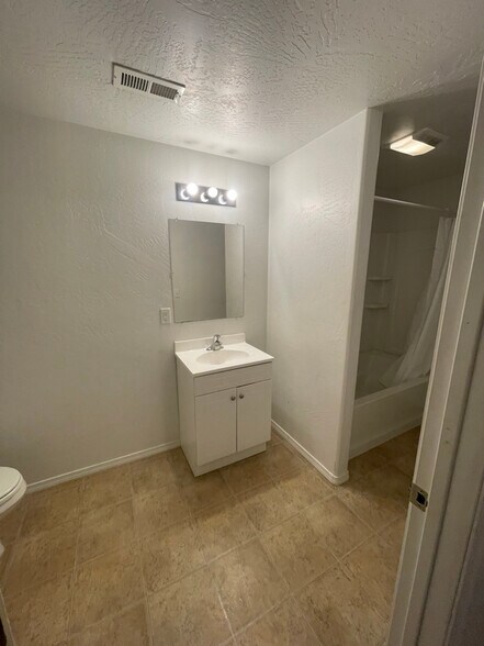 Building Photo - 1429 11th St W