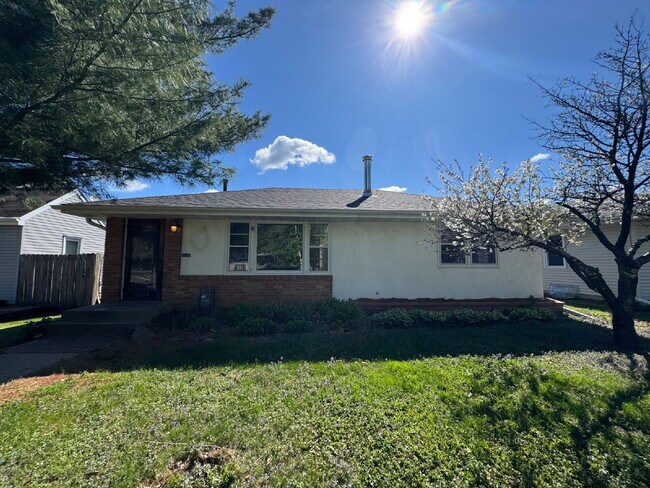 Building Photo - Charming 3-Bed Oasis with Fireplace & Finished Basement in Richfield!