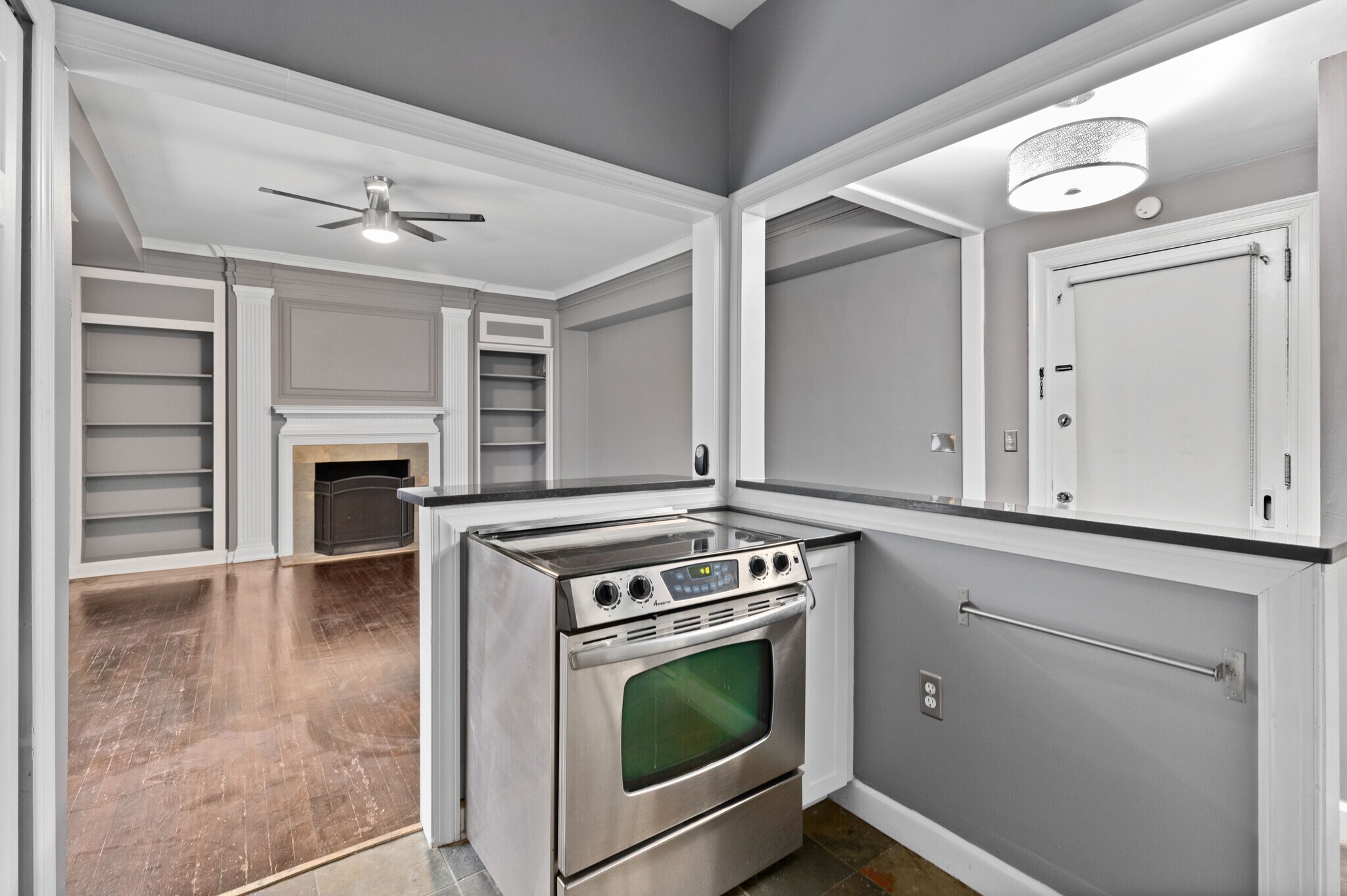 Building Photo - 2900 E Jefferson Ave