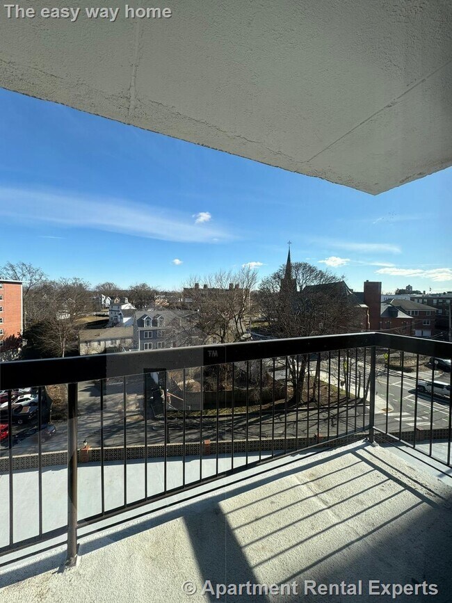 Building Photo - 47 Mystic St