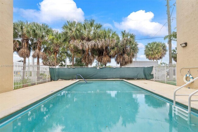 Building Photo - 2400 NW 16th St Rd