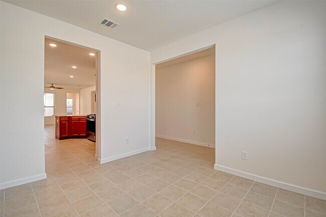 Building Photo - 8011 Colony Chase Ct