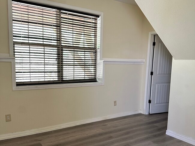 Building Photo - 1311 Berry Dr