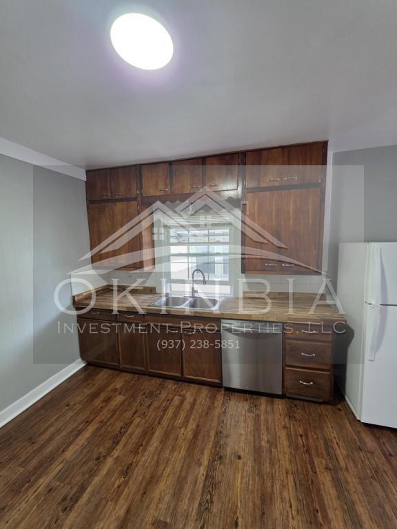 Building Photo - 216 Knecht Dr