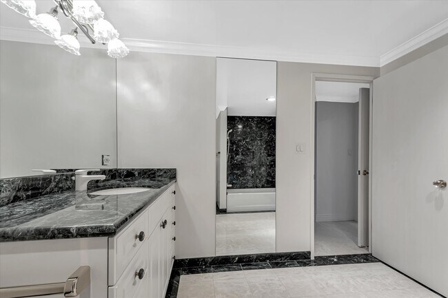 Building Photo - 2200 Sacramento St