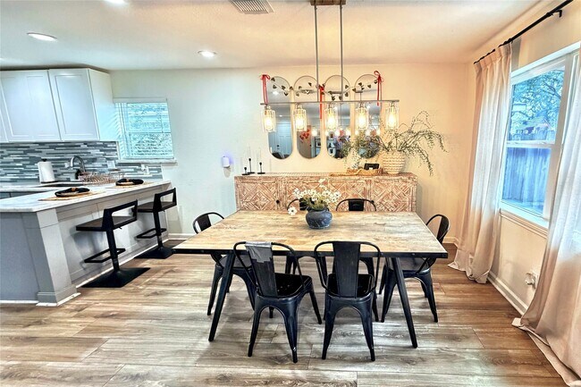 Building Photo - 12407 Whittington Dr