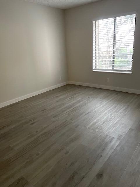 Building Photo - 204 Foxtail Dr