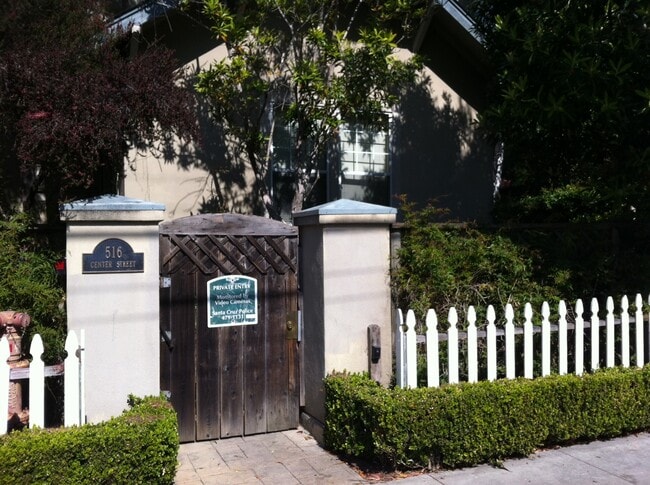 Primary Photo - 516 Center St