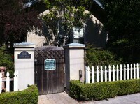 Building Photo - 516 Center St