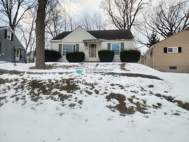 Building Photo - 1327 25th St NE