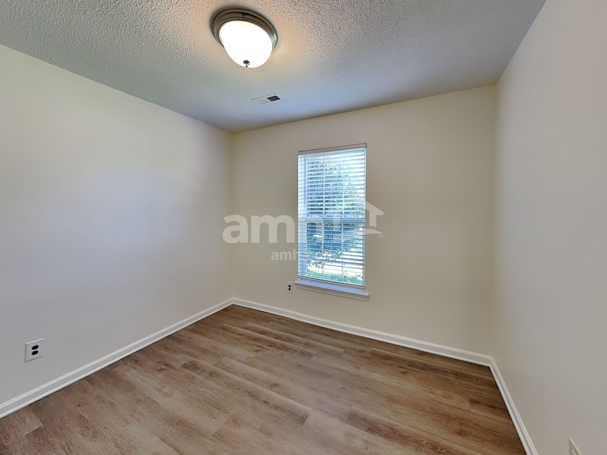 Building Photo - 821 Barbee Farm Dr