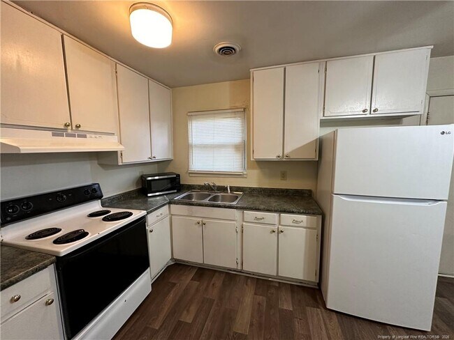 Building Photo - 613 Kellam Cir