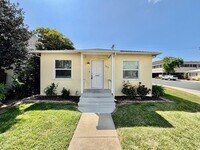 Building Photo - 11- Palm-Tuler Rentals