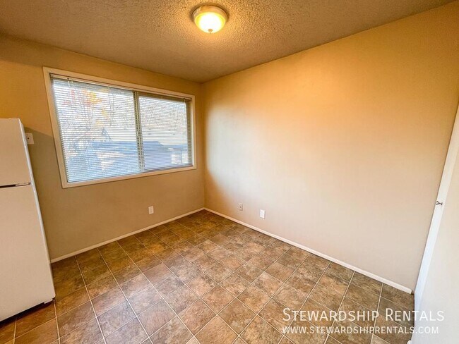 Building Photo - 1429 W Broadway