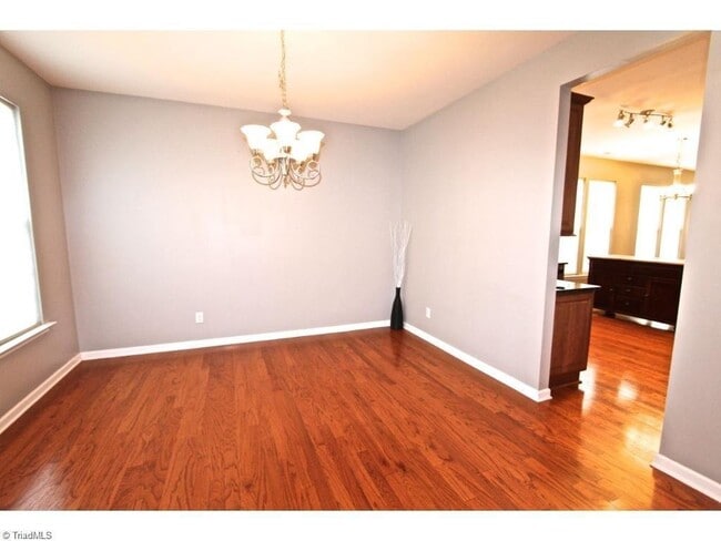 Building Photo - 4 Bedroom, 3 Bath Home for Rent in Kinderton