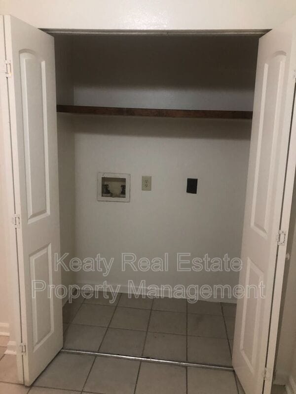 Building Photo - 111 Shekel Dr