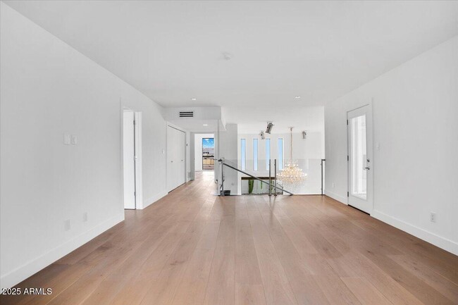 Building Photo - 6814 N 72nd Pl