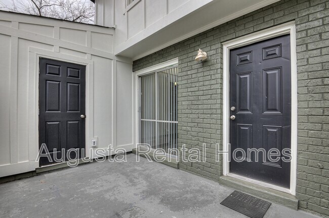 Building Photo - 1402 Arsenal Ave