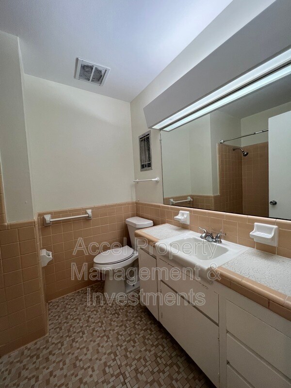 Building Photo - 1515 S 15th Ave