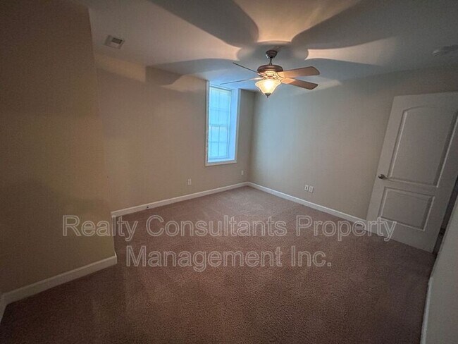 Building Photo - 4540 Pebble Lake Dr