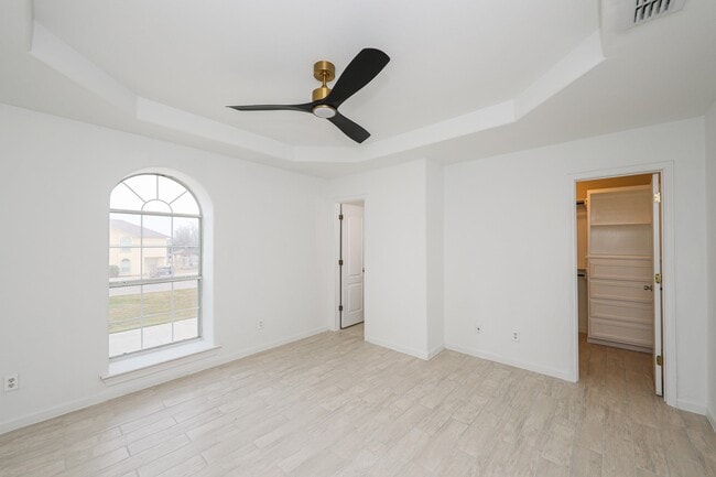 Building Photo - 1000 Ranchway Dr