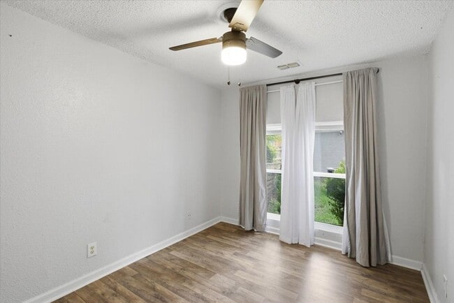 Building Photo - 4024 Collinwood Ave